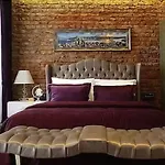 Frida Suites And Aparts