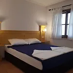 Moni Apart Hotel