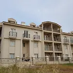 Moni Apart Hotel