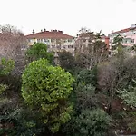 Charming Apartment Surrounded By Vibrant Attractions In Kadikoy