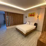 Nakas Suites