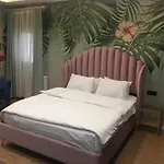 Hola Suites Hotel