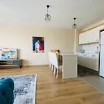 Kusadasi'Nda 1+1 Yazlik Daire Olea