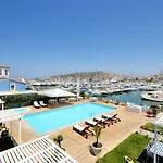 Cesme Marina Konukevi