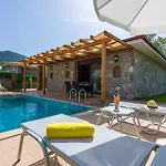 Cemre - 2 Bedroom Holiday Villa In Kayakoey Oeluedeniz