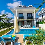 Hisar 1 - 4 Bedroom Holiday Villa In Hisaroenue
