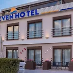Eleven Hotel