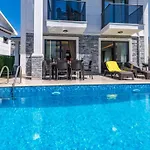 Violet - 4 Bedroom Holiday Villa In Oeluedeniz