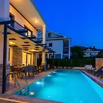 La Vida - 4 Bedroom Holiday Villa In Hisaroenue Oeluedeniz
