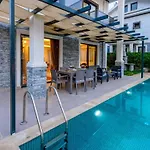 La Vida - 4 Bedroom Holiday Villa In Hisaroenue Oeluedeniz