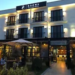 8 Rooms Boutique Hotel