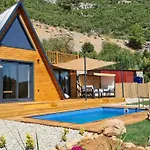 Villa Ugni Blanc Üzüm Bağları ve Zeytinlikler içinde mini bir Cennet ve Tiny House Konseptli havuzlu üçgen ev - Крошечный дом - Скрытый рай