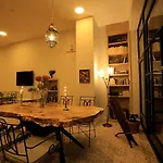 No 10 Hotel