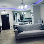 Alacati Yalida Oezel Havuzlu Villa