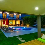 Blue - 4 Bedroom Holiday Villa in Hisarönü