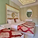 Hotel Queens Land