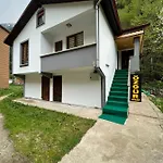 Oezguer Apart Uzungoel