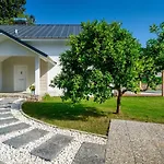 Muestakil Yuezme Havuzlu Genis Bahceli Villa Loft