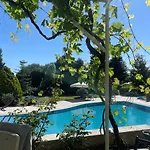 Silivri Gazitepe'De 3 Katli, Havuzlu Lueks Villa