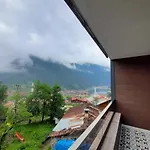 Liva Teras Uzungoel