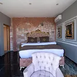 Holiday Business Suit Otel