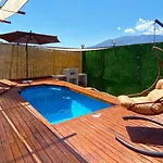 Jakuzili Havuzlu Tropical Balayi Temali Lux Villa