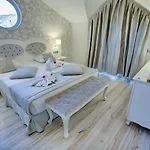 Pinehill Hotel & Suites