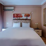 Zendy Suite Hotel