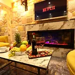 Ren Plus Suites