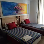 Central And Comfy Hotel Room Near Popular Attractions In Kusadasi