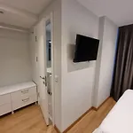 10M2 Hotel