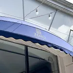 Zeno Suites Hotel