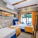 Muestakil Havuzlu Jakuzili Tatil Villasi
