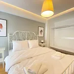 Charming Flat With Central Location In Nisantasi