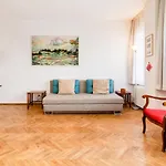 Cozy Flat In Beyoglu Near Public Transportation