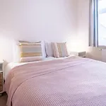 Flat With Balcony Near Bull Statue In Kadikoy