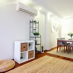 Chic Flat With Balcony Near Moda Shore