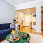 Eclectic Flat Near Metro With Terrace In Kadikoy