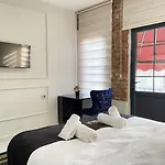 Central And Comfy Flat With Balcony In Beyoglu