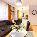 Central And Convenient Flat In Sisli