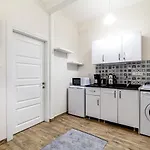 Central And Modern Flat Near Flower Passage