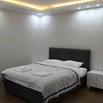 Beyoglu Asmalimescit'Te Mobilyali Balkonlu Daire