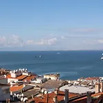 Flat With Mesmerizing Sea View In Konak