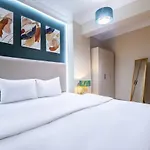 Colorful Modern Flat With City View 5-Min Walk To Istiklal Avenue In Beyoglu
