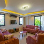 Havuzlu Sitede Lueks Tatil Evi - Zeybek Apart 2