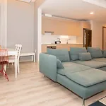 Mdern And Spacious A