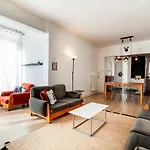 Modern Flat With Central Location In Kadikoy
