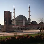 Private Room In Heart Of Taksim Square 2