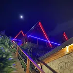Doga Icerisinde Goel Ve Deniz Manzarali Bungalov