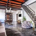 Authentic Flat With Excellent Location In Beyoglu